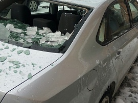 Инструкция: взыскать ущерб из-за падения снега на автомобиль